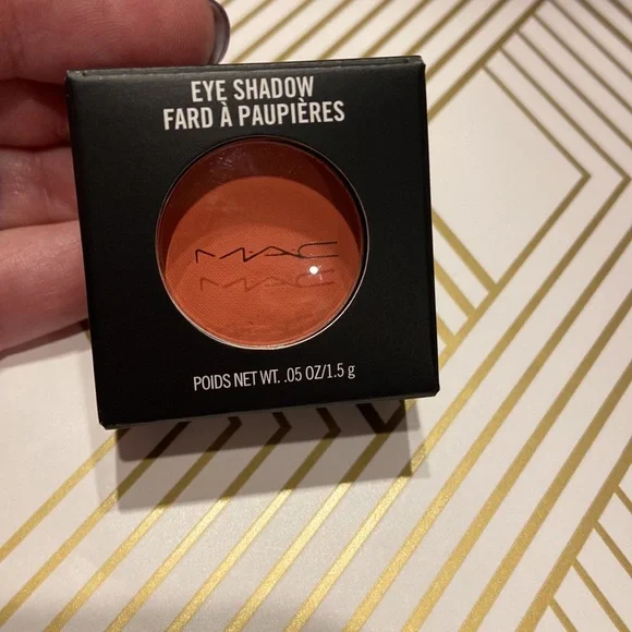 NIB MAC EYESHADOW - CORAL MATTE - Picture 4 of 5